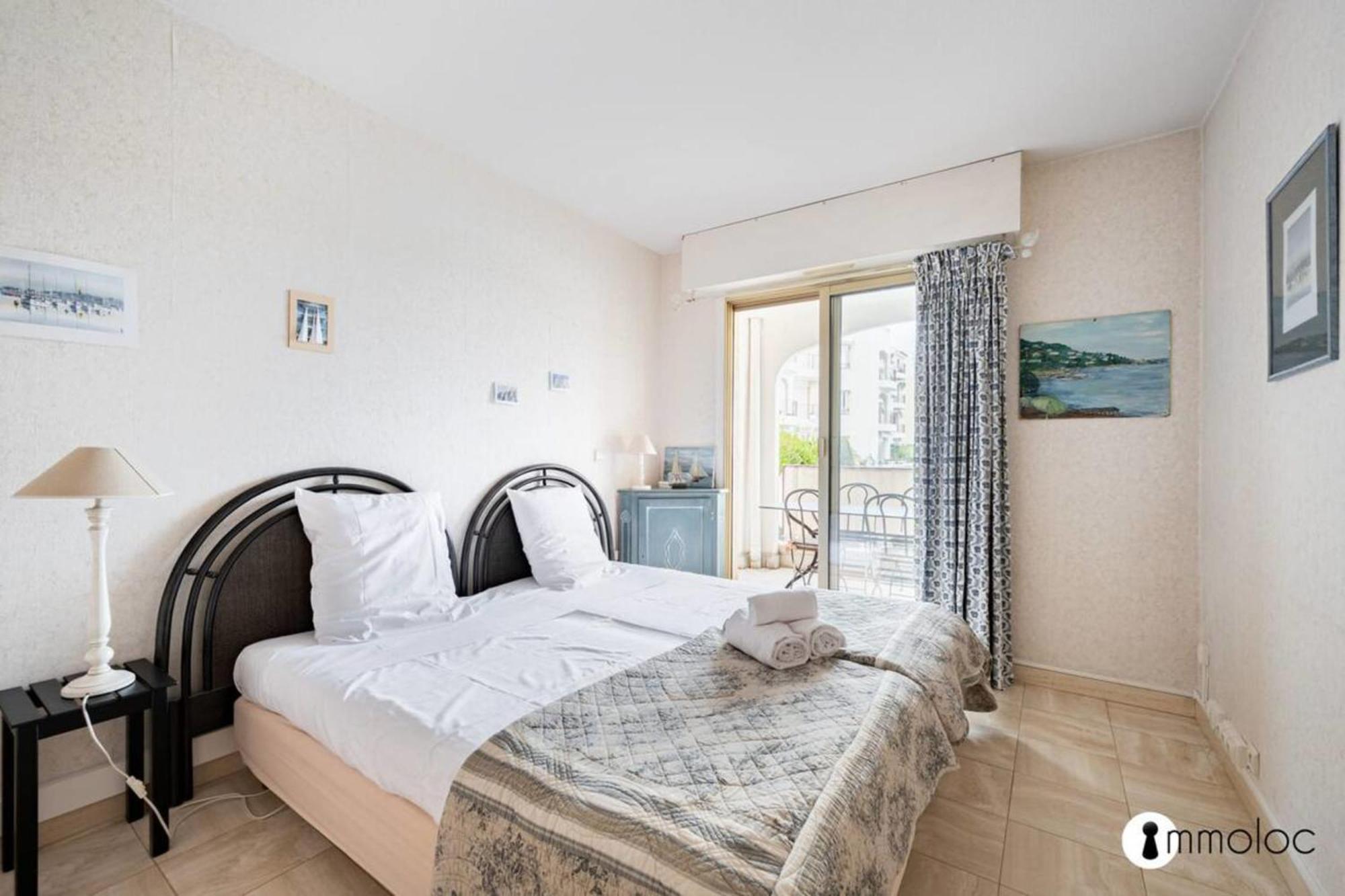 Spacious Apartment With Pool Located In The Marina Of Mandelieu ภายนอก รูปภาพ
