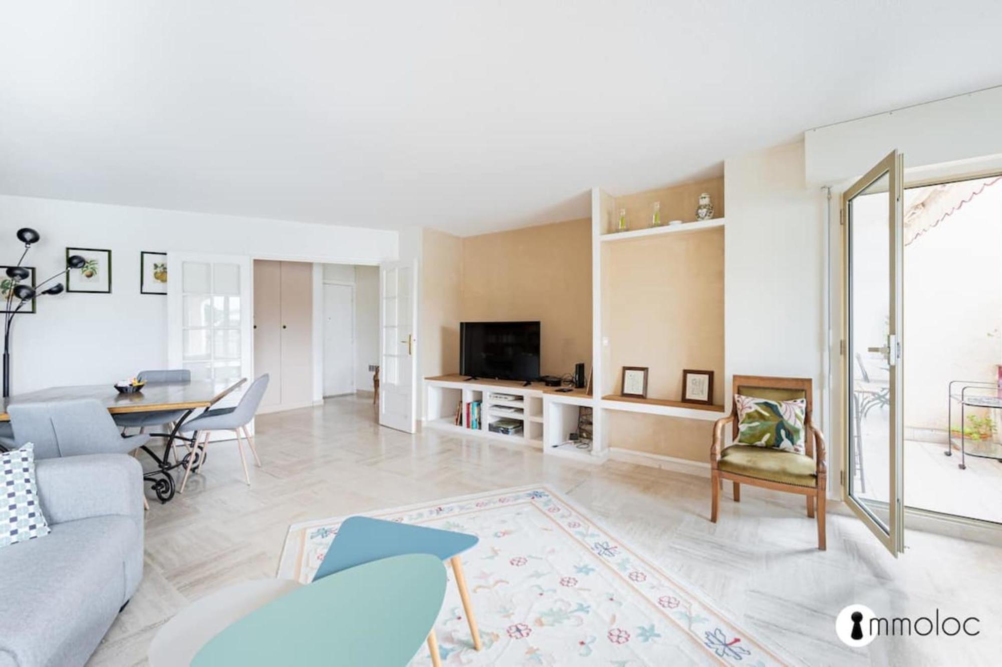 Spacious Apartment With Pool Located In The Marina Of Mandelieu ภายนอก รูปภาพ