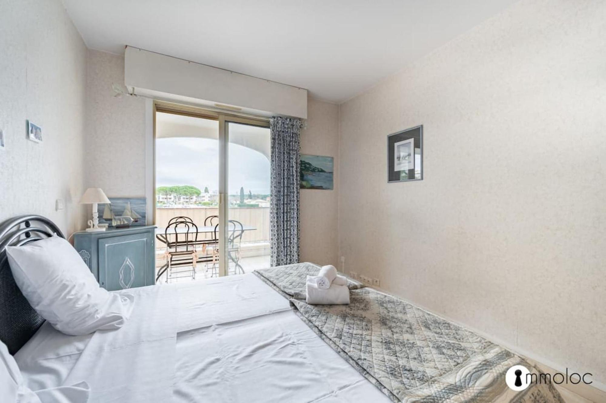 Spacious Apartment With Pool Located In The Marina Of Mandelieu ภายนอก รูปภาพ