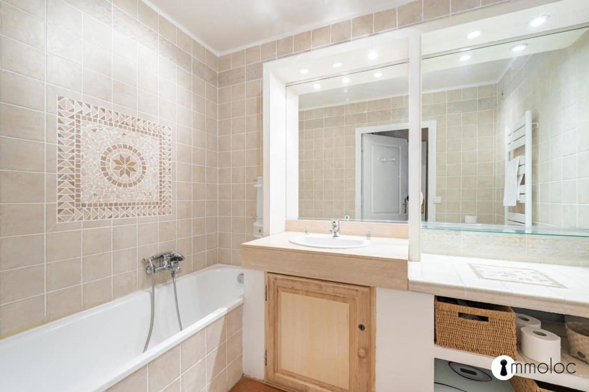 Spacious Apartment With Pool Located In The Marina Of Mandelieu ภายนอก รูปภาพ
