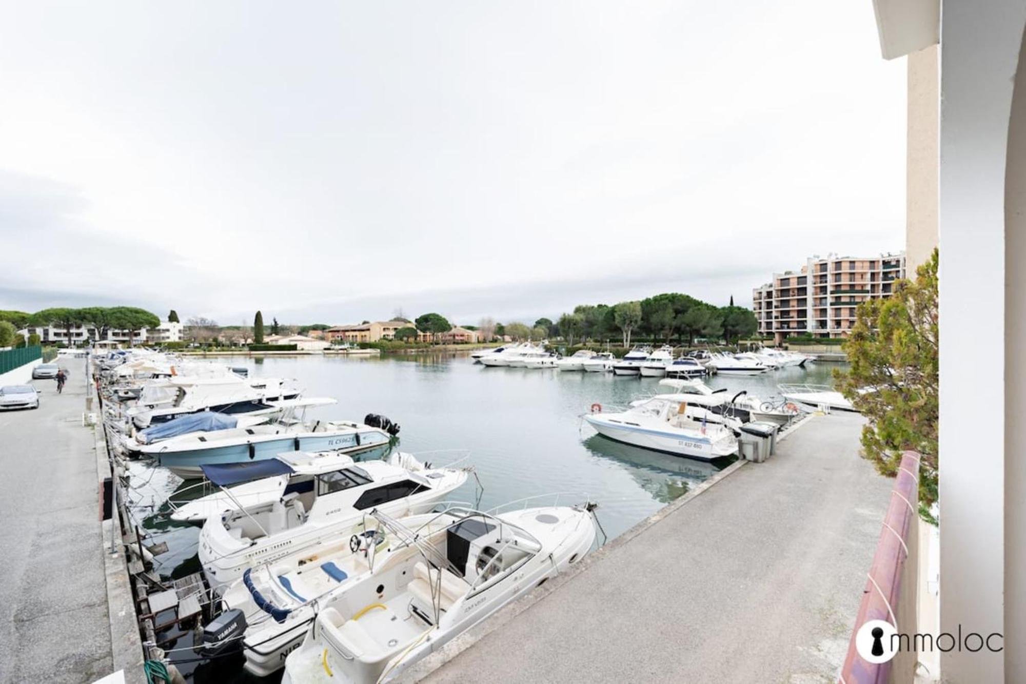 Spacious Apartment With Pool Located In The Marina Of Mandelieu ภายนอก รูปภาพ
